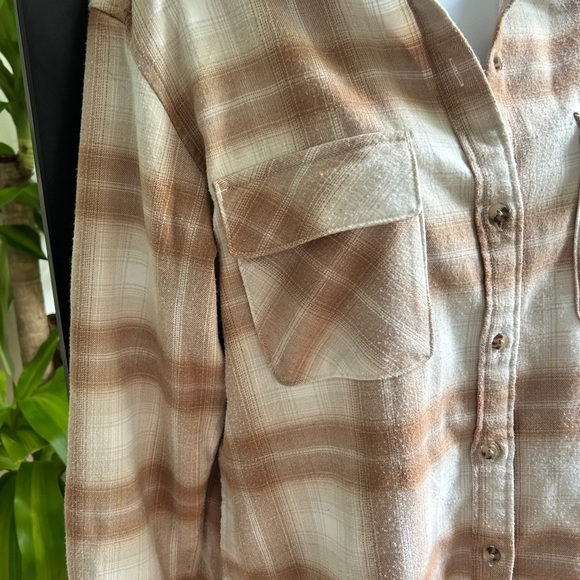 Abercrombie & Fitch Plaid Oversized Shacket - Picture 6 of 10